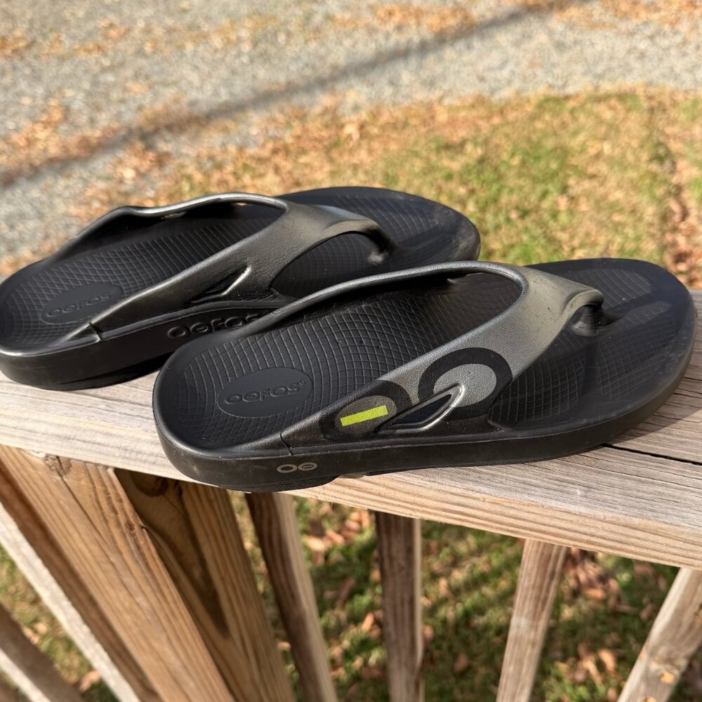 **SOLD** OOFOS Original Thong Sandals – Black | M8 - W10